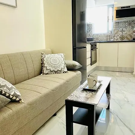 Eleni's Balcony Modern By The Sea Apartament