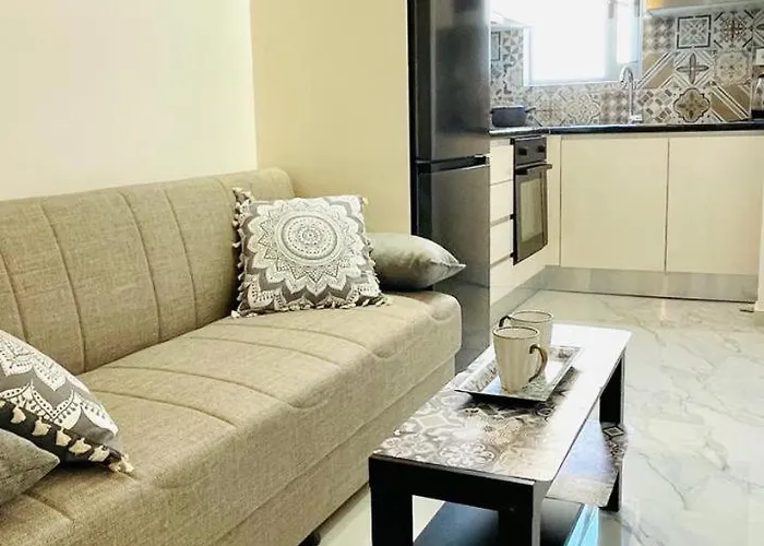 Eleni's Balcony Modern By The Sea Apartamento