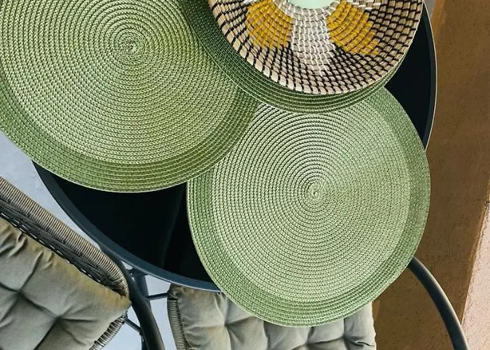 Eleni's Balcony Modern By The Sea Apartamento *