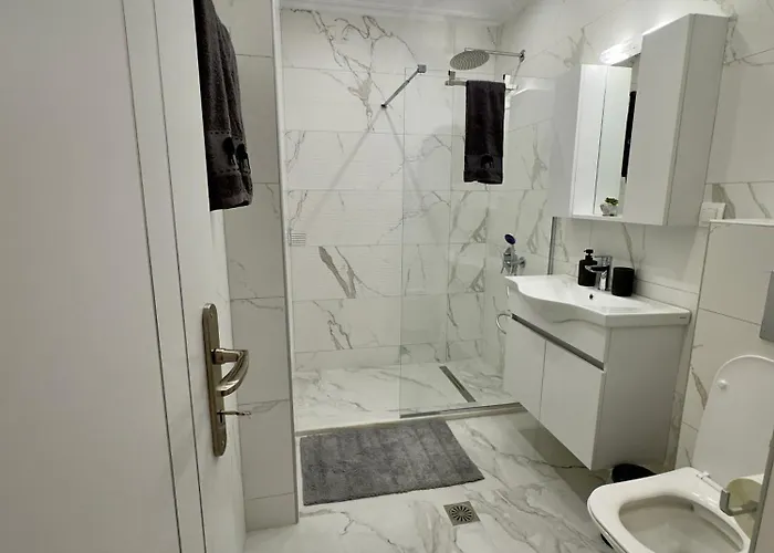 Eleni's Balcony Modern By The Sea Apartament