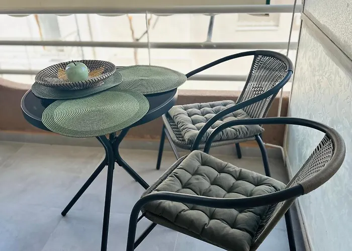 Eleni's Balcony Modern By The Sea Apartamento *